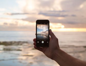 Wasserschäden beim Smartphone: So kannst du dein Handy vom Wasser befreien