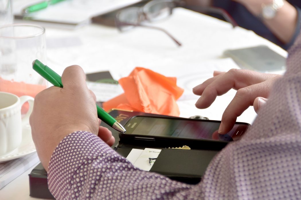 meeting-3476013_1280